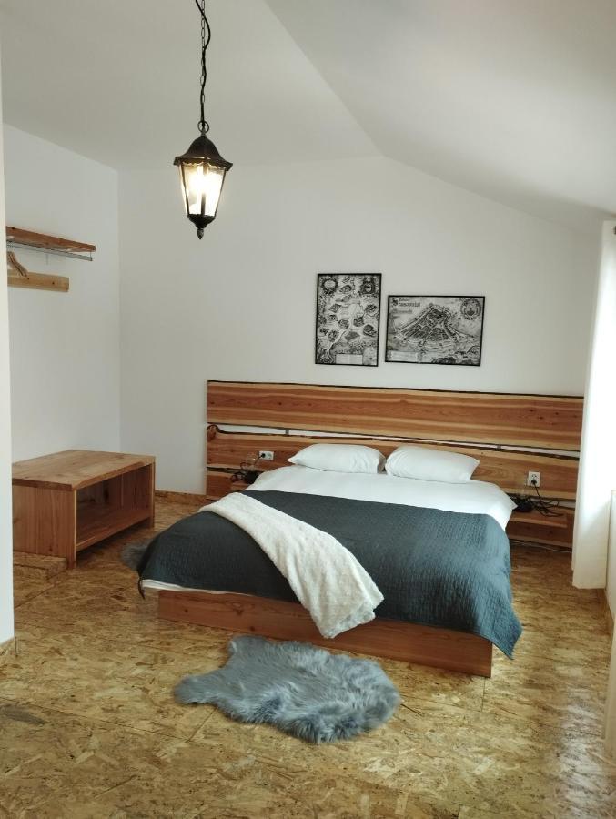 Middlehouse * Braşov