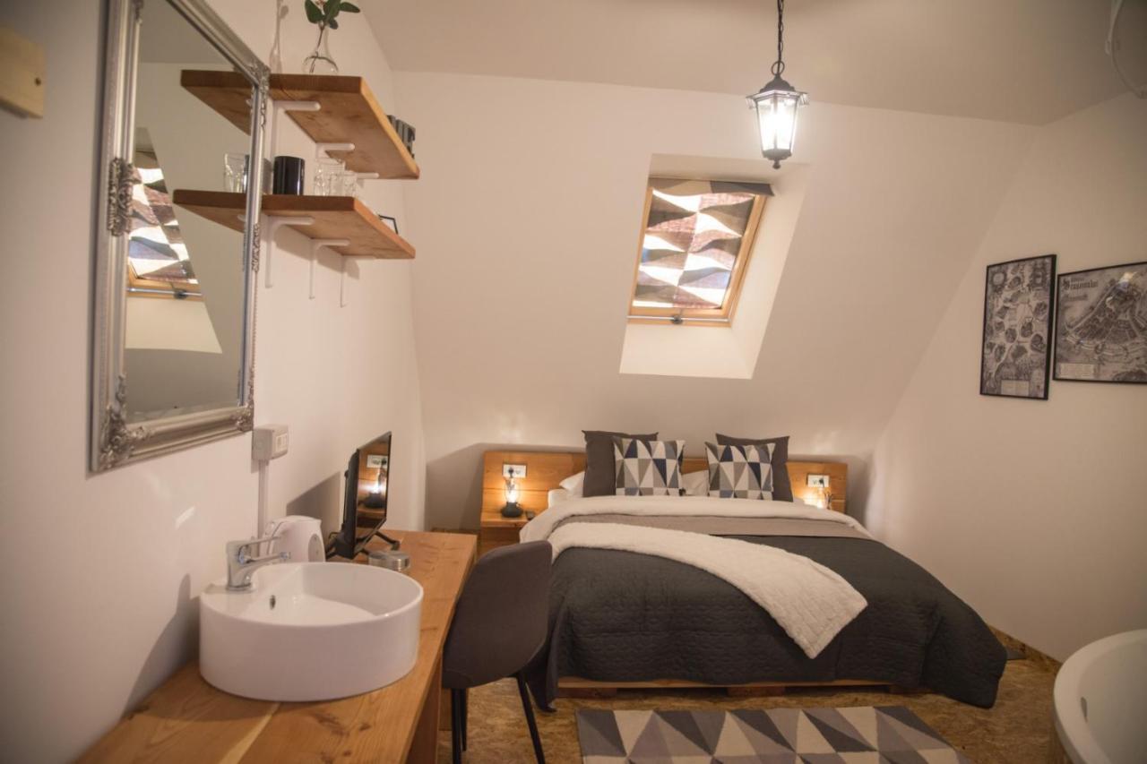 Middlehouse Guest house *